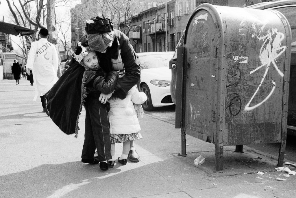 An 'outsider' photographs Brooklyn's Hasidic community - Brooklyn Magazine