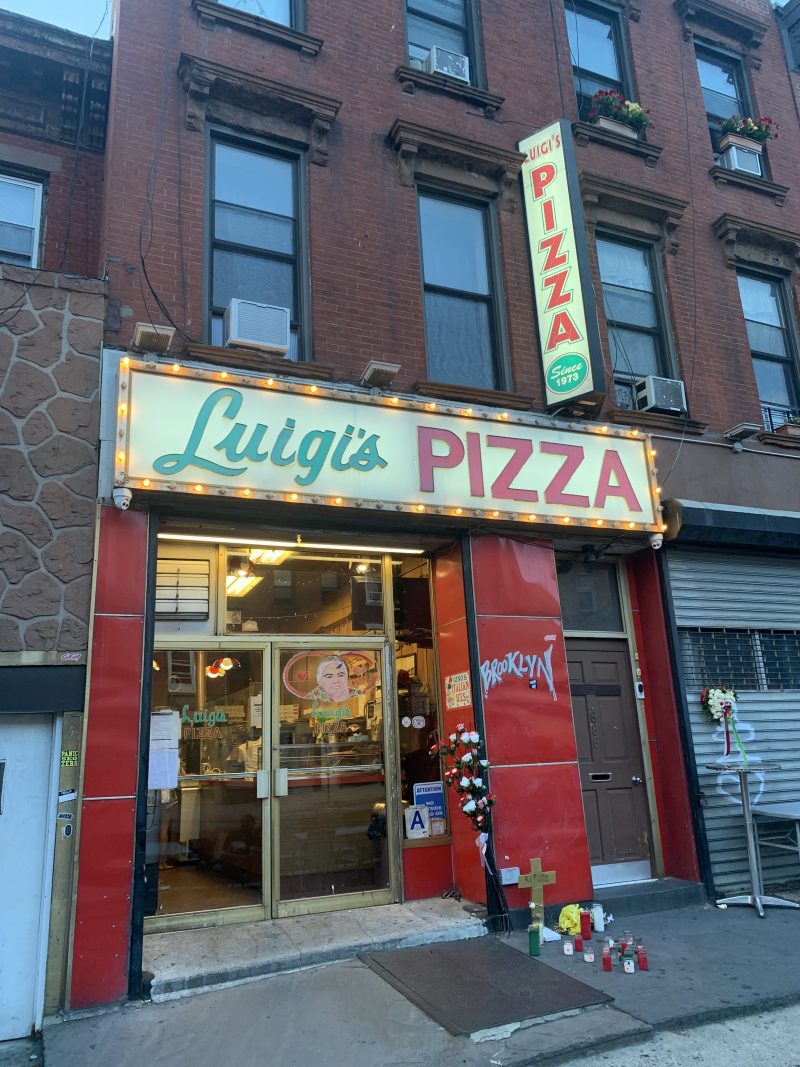 retarded boy flipping pizza into twin towers vine