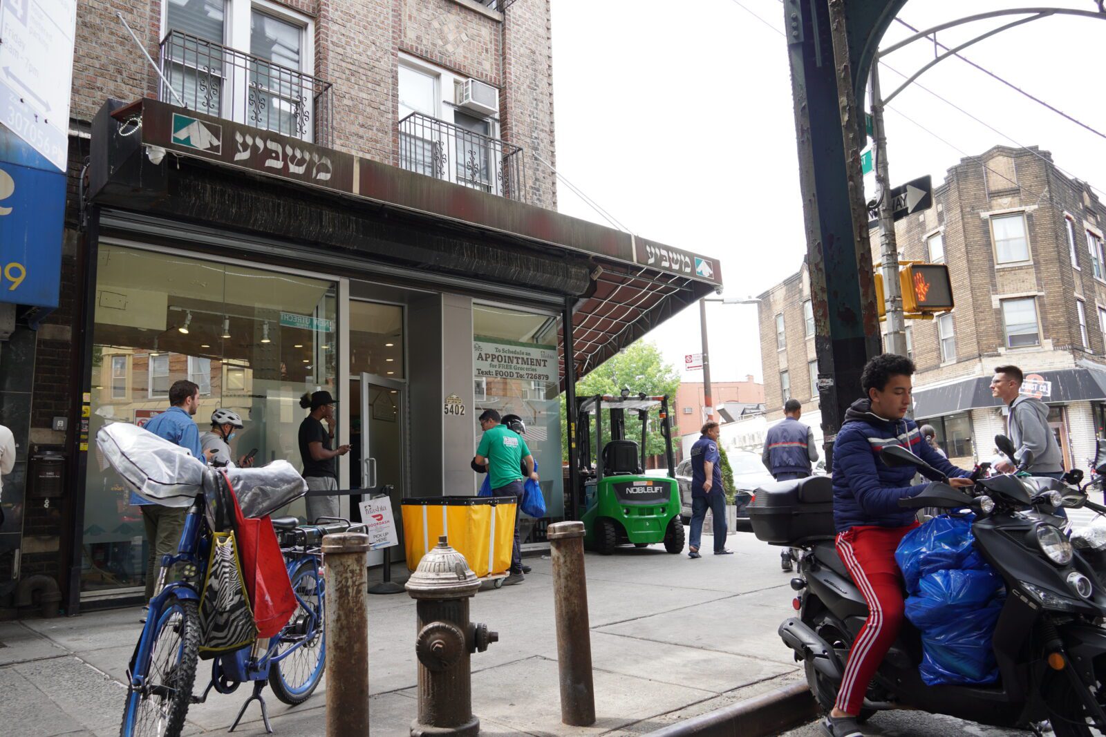 Inside The Only Kosher Soup Kitchen In Brooklyn Brooklyn Magazine   Door Dash Delivering Emergency Food For Masbia Of Boro Park June 21st 2023 1600x1067 